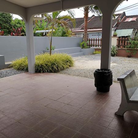 Desa Kemboja Homestay Pantai Cenang  Exterior foto