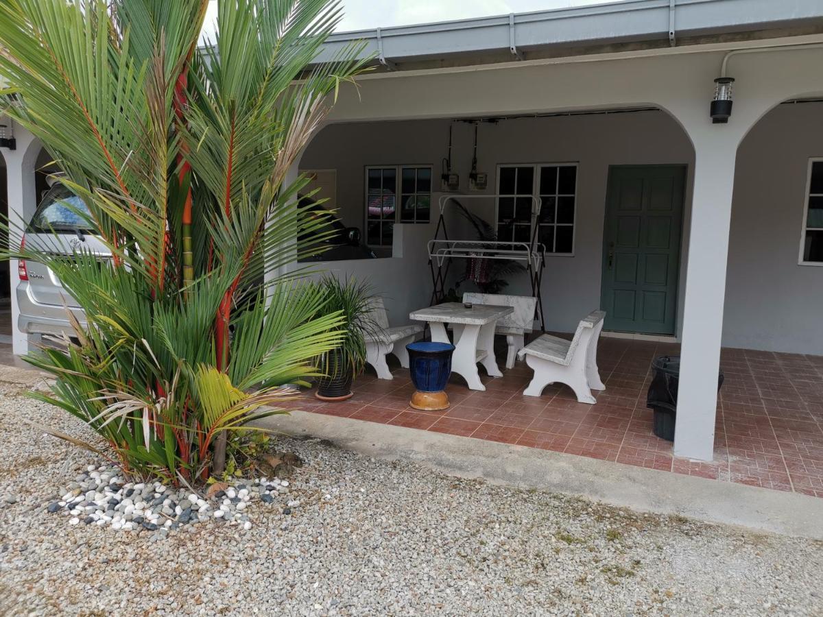 Desa Kemboja Homestay Pantai Cenang  Exterior foto
