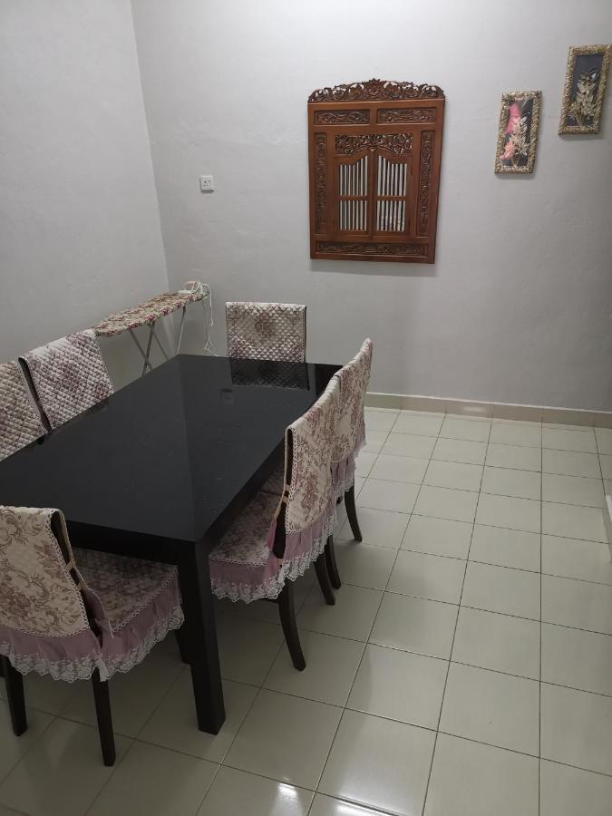 Desa Kemboja Homestay Pantai Cenang  Exterior foto